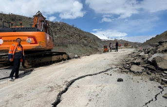 Hakkari-Van Karayolu için valilikten heyelan açıklaması