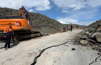 Hakkari–Van yolu sabah 06.00’ya kadar trafiğe...