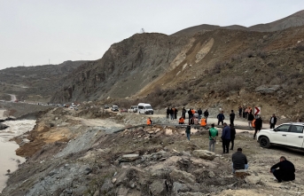Van–Hakkari Karayolunda Heyelan Alarmı: Ulaşım...