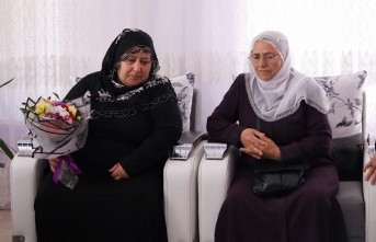 Barış Anneleri’nden Rojin Kabaiş’in annesine ‘Anneler Günü’ ziyareti