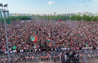 Diyarbakır’a Mayıs ayında Newroz’u getirdiler: Yüz binler Amedspor için meydanda