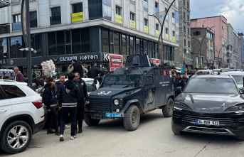 Yüksekova’da Cengiz Topel Caddesi’nde İki Grup...