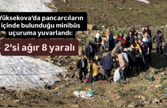 Yüksekova’da pancarcıların içinde bulunduğu minibüs uçuruma yuvarlandı: 2’si ağır 8 yaralı