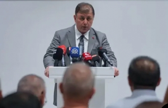 İzmir Büyükşehir Belediye Başkanı Cemil Tugay,...