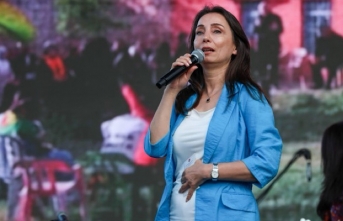 Tülay Hatimoğulları: Kök yasa başka yasalara...