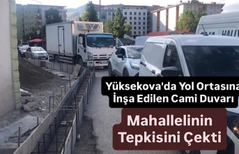 Yüksekova'da Yol Ortasına İnşa Edilen Cami...