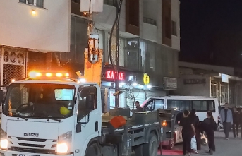 Yüksekova’da Aydınlatma Direkleri Onarılıyor