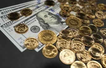 Altın fiyatları Fed tutanakları öncesi düştü, dolar ise baskı altında