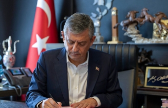 CHP’den istifa etti: Özgür Özel ‘Yeni Parti’nin kuruluş dilekçesini imzaladı