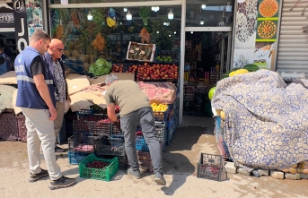 Yüksekova Belediyesi Zabıta Ekiplerinden Kaldırım...