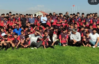 Yüksekova Belediyespor Yaz Spor Okulu Salı Günü...