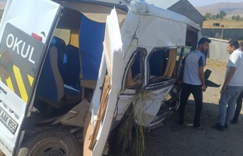 Yüksekova’da Minibüs Takla Attı: Yaralılar Var