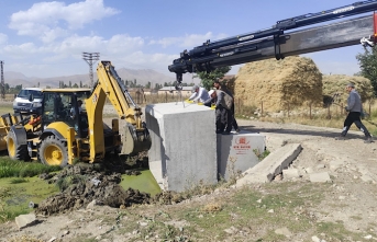 Yüksekova’da Yağışlara Karşı Büz Döşeme Çalışması
