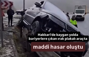 Hakkari'de kaygan yolda bariyerlere çıkan ırak...