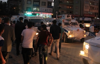 Hakkari Ördekli yolunda minibüs dereye yuvarlandı!