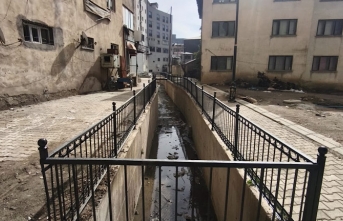 Yüksekova’da Pizok Deresi’ne Güvenlik Korkulukları Takıldı