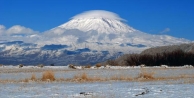 'Ağrı Dağı soğukta sanki şapka taktı'