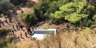 Antalya'da tur midibüsü şarampole devrildi