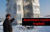 Apartmanı naylonlar kapladı