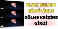 Aracı sulara gömülünce gülme krizine girdi