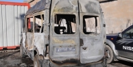 Cizre’de Park Halindeki Bir Kamyonet Kundaklandı