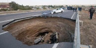 Çöken Otoban 6 Kişiyi Yuttu!