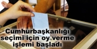Cumhurbaşkanlığı seçimi için oy verme işlemi...