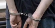 Ergani'de ev baskınlarında 3 kişi tutuklandı