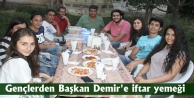 Gençlerden Başkan Demir'e iftar yemeği