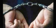Hakkari'de 1 genç gözaltına alındı