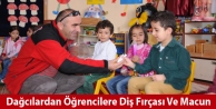 Hakkari'de dağcılardan öğrencilere diş fırçası...