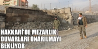 Hakkari’de Mezarlık Duvarları Onarılmayı Bekliyor