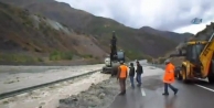 Heyelan Erzincan-Erzurum Karayolunu Kapattı