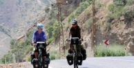 Hollandalı Çift Pedal Çevirerek Hakkari'ye Ulaştı