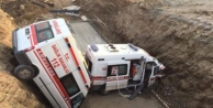 İki ambulans menfeze uçtu: 4 yaralı