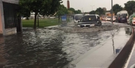 İstanbul'da yollar göle döndü, metroyu su bastı