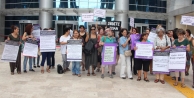 Kadınlardan adliye önünde protesto