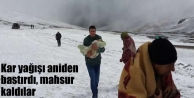 Kar yağışı aniden bastırdı, mahsur kaldılar