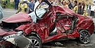Kavşakta kaza: Anne- baba öldü, 2 çocukları yaralandı