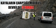 Kayaların Çarptığı Midibüs Devrildi: 3 Yaralı