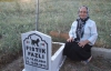 Kedisi için özel mezar yaptırdı