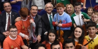 Kılıçdaroğlu, çocuk senfoni orkestrasının konserini dinledi