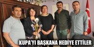 Kupa’yı Başkana Hediye Ettiler