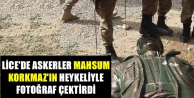 Lice'de Askerler Mahsum Korkmaz'ın Heykeliyle Fotoğraf...