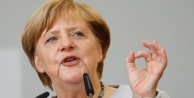 Merkel: Türkiye'deki sorunların taşınmasını...