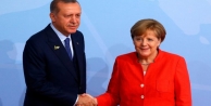Merkel: Türkiye'deki yerel seçim süreci endişe...