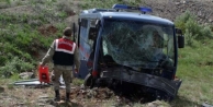 Minibüs devrildi: 12 asker yaralı