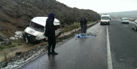 Minibüs şarampole devrildi: 1 ölü, 14 yaralı