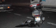 Motosiklet metrelerce sürüklendi:1 ölü