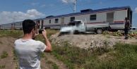 Mucize kurtuluşu gören tren yolcuları cep telefonlarıyla...